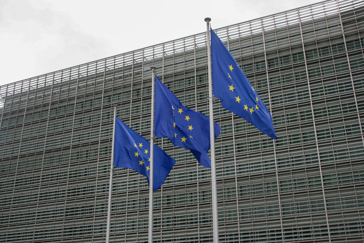 Az OpenAI bejelentette, hogy aláírja az EU AI Act gyakorlati kódexét innovációra ösztönözve Európát