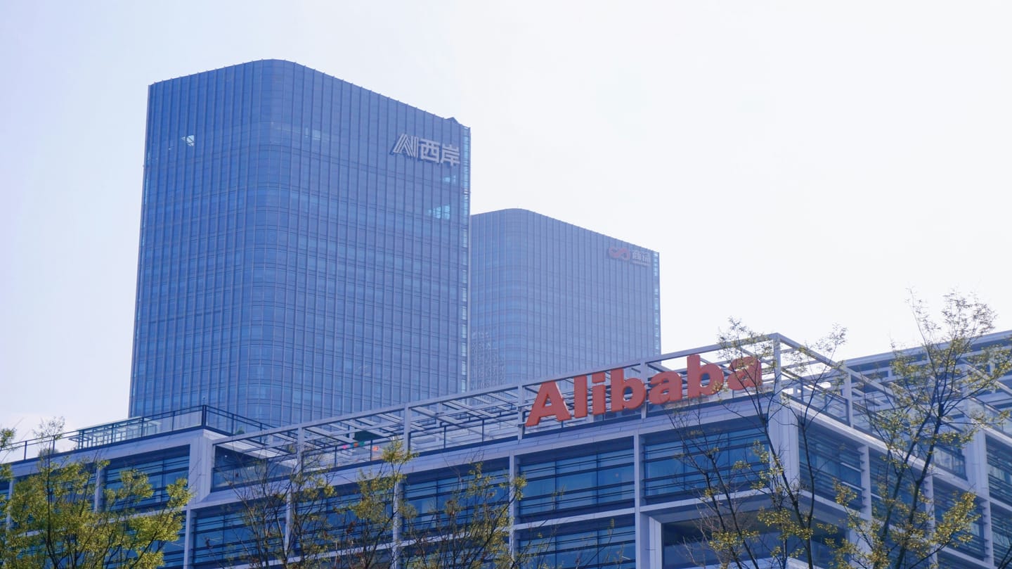Az Alibaba új AI chipet fejleszt a kínai technológiai önállóság jegyében