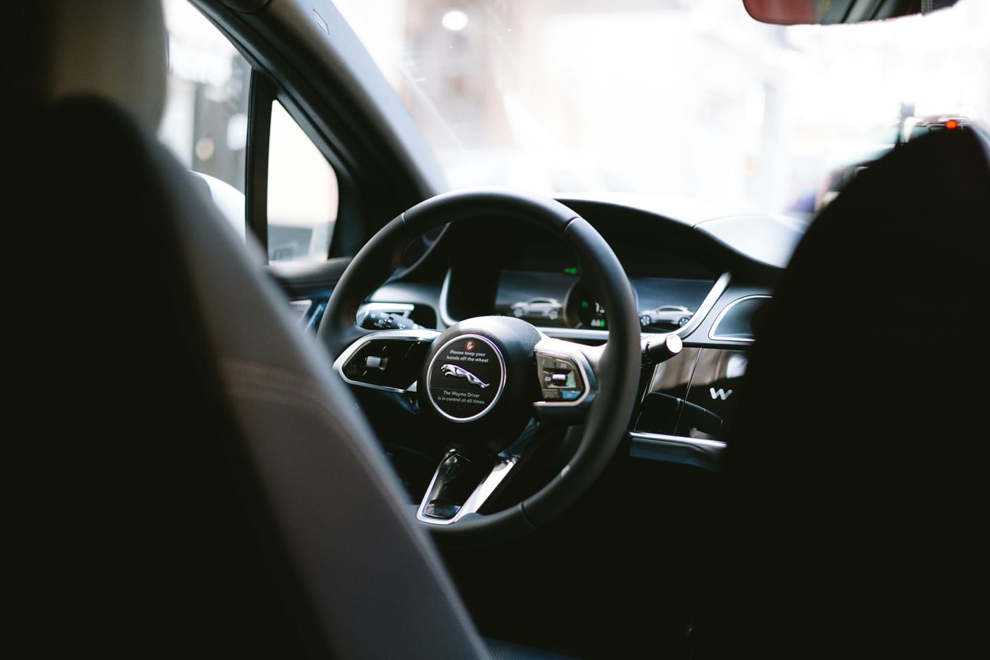 A Waymo Gemini AI-t tesztel utastéri asszisztensként robotaxijaiban