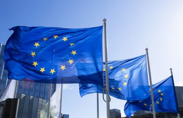Az Európai Bizottság betiltotta az AI asszisztensek részvételét a virtuális üléseken