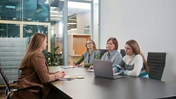 A vezetők fele AI-t használ előléptetési és elbocsátási döntésekhez