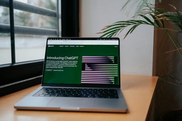 Az OpenAI a felhasználói visszajelzések nyomán barátságosabb hangvételűvé alakította a GPT-5 modelljét