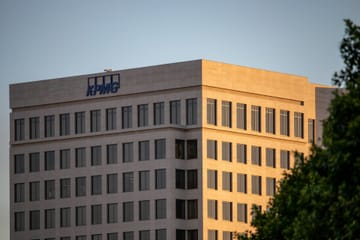 A KPMG 100 oldalas prompttal készített adótanácsadó AI rendszert