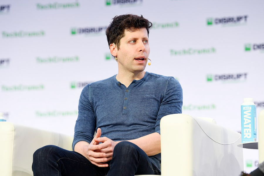 Fordulat az OpenAI-nál: Sam Altman elismerte a zárt forráskódú stratégia hibáit