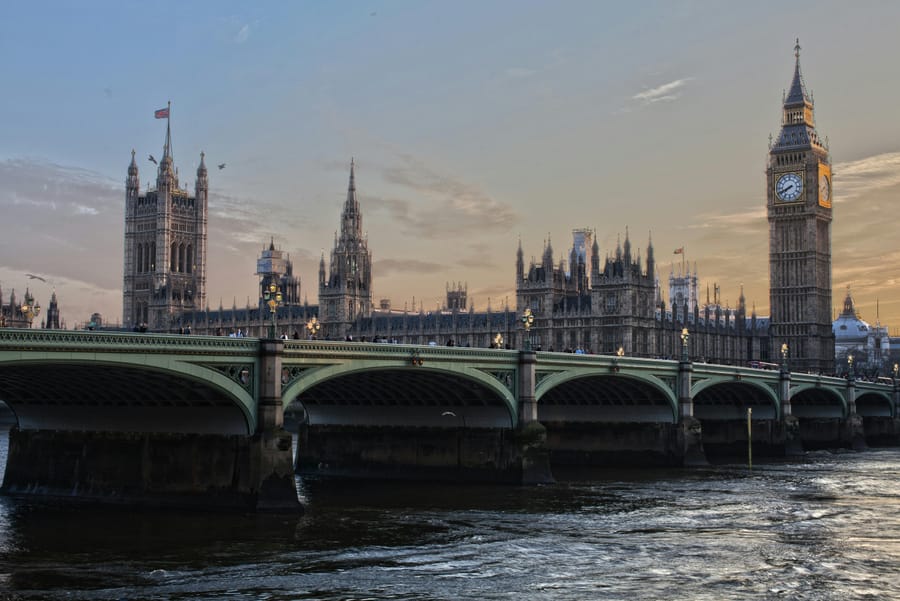 A brit parlament elfogadta az új Adathasználati és Hozzáférési Törvényt