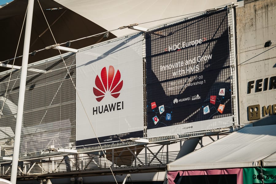 A DeepSeek késlelteti új AI modelljét a Huawei chipek problémái miatt