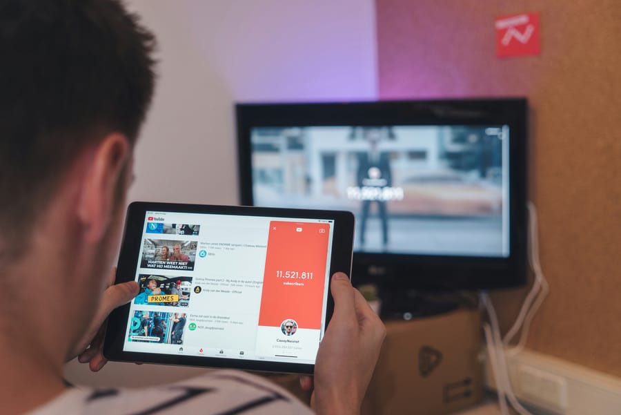 A YouTube AI segítségével fogja beazonosítani a 18 év alatti amerikai nézőket